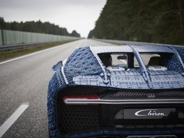 Bugatti Chiron z klock&oacute;w LEGO w skali 1:1
